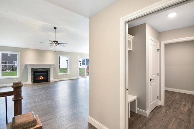 706 Cates Drive, Mahomet, IL 61853