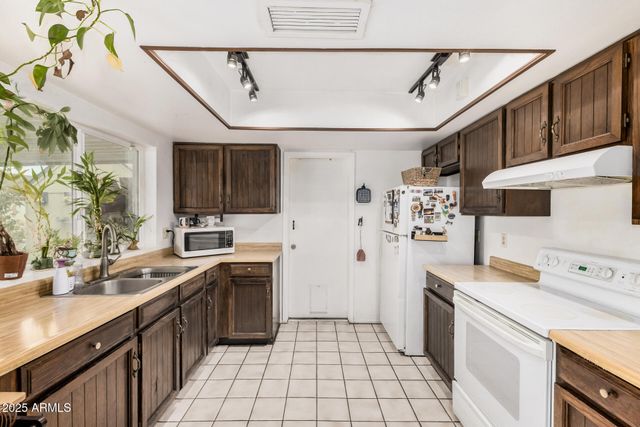 7520 W GLENROSA Avenue, Phoenix, AZ 85033