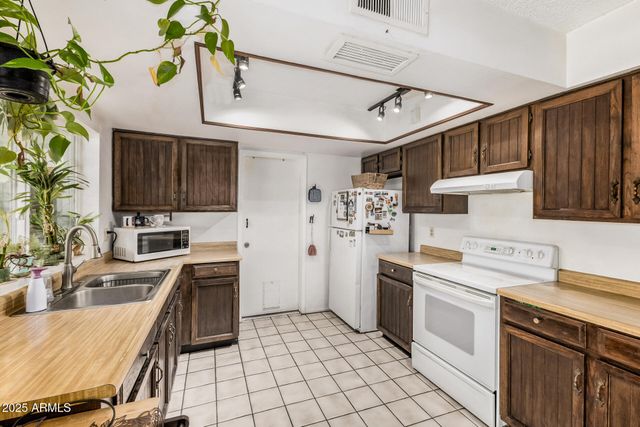 7520 W GLENROSA Avenue, Phoenix, AZ 85033