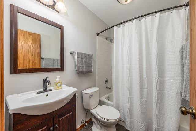 617 Lakewood Farms Drive, Bolingbrook, IL 60490
