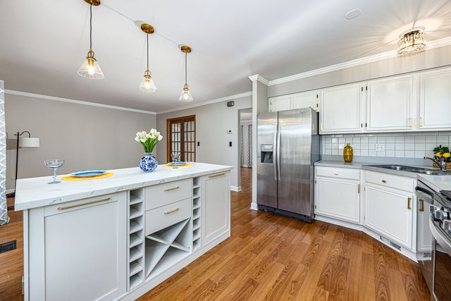 617 Lakewood Farms Drive, Bolingbrook, IL 60490