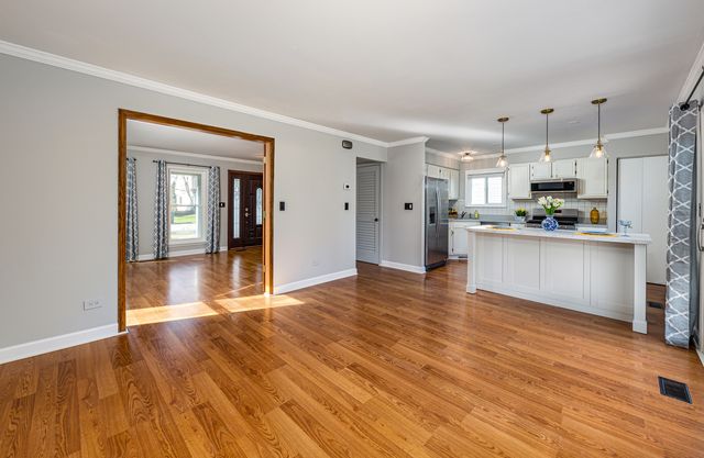 617 Lakewood Farms Drive, Bolingbrook, IL 60490