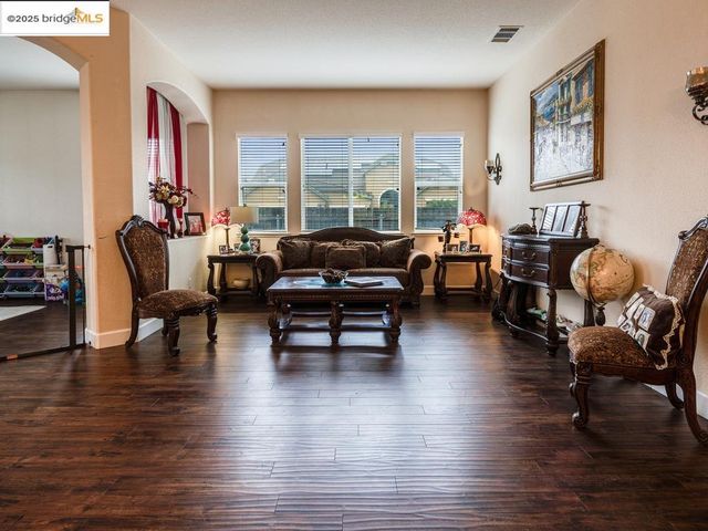 10 Da Vinci Ct, Oakley, CA 94561