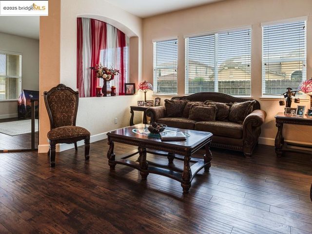 10 Da Vinci Ct, Oakley, CA 94561