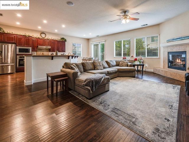 10 Da Vinci Ct, Oakley, CA 94561