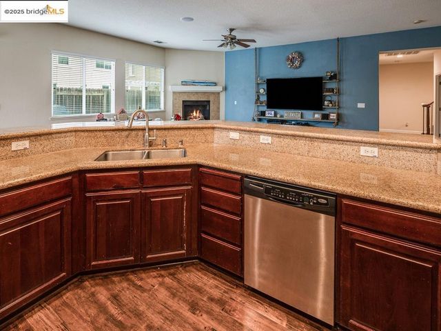 10 Da Vinci Ct, Oakley, CA 94561