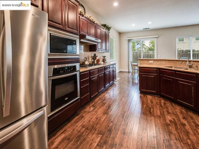 10 Da Vinci Ct, Oakley, CA 94561