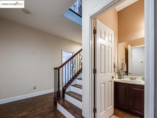 10 Da Vinci Ct, Oakley, CA 94561