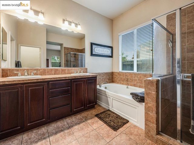 10 Da Vinci Ct, Oakley, CA 94561