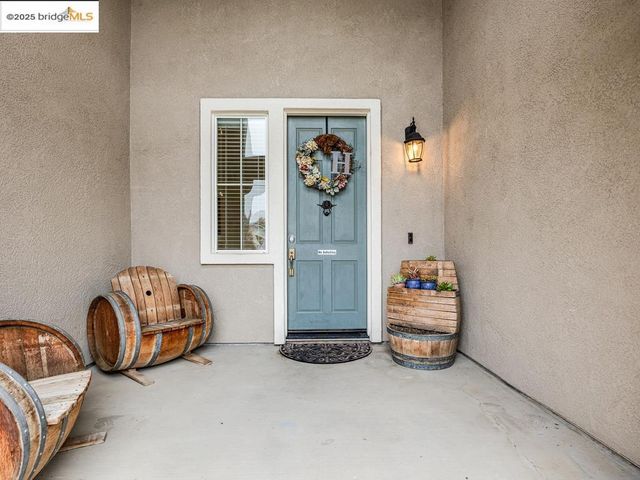 10 Da Vinci Ct, Oakley, CA 94561