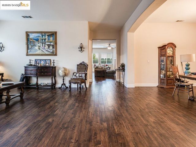 10 Da Vinci Ct, Oakley, CA 94561