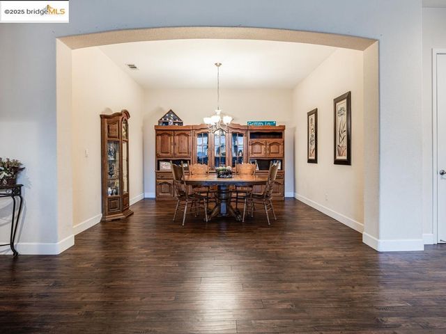 10 Da Vinci Ct, Oakley, CA 94561