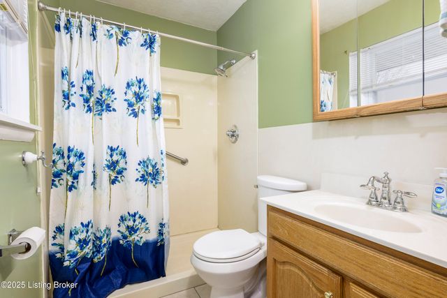 1225 Sportsman Dr, Jeffersonville, IN 47130