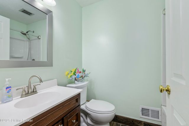 1225 Sportsman Dr, Jeffersonville, IN 47130