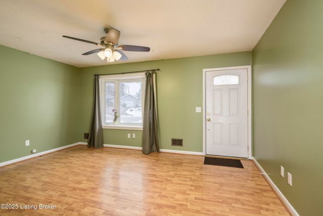 1225 Sportsman Dr, Jeffersonville, IN 47130