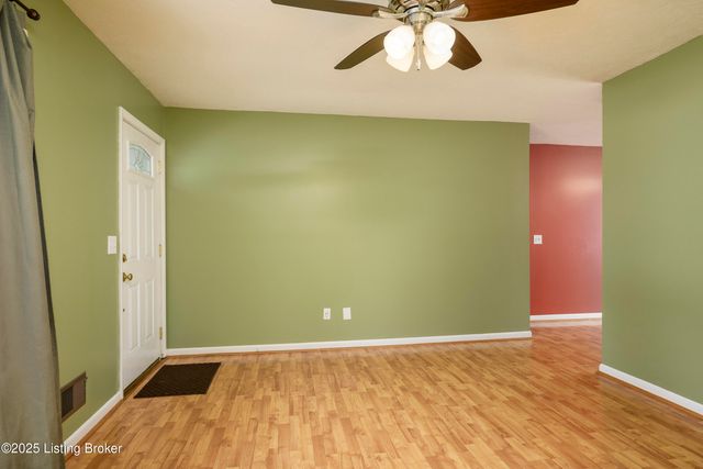 1225 Sportsman Dr, Jeffersonville, IN 47130