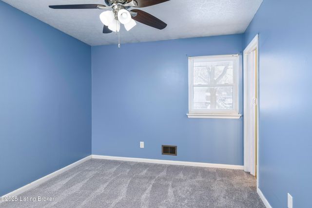 1225 Sportsman Dr, Jeffersonville, IN 47130