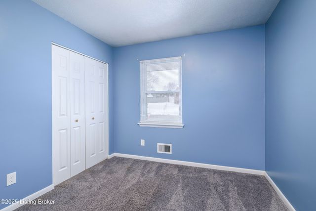 1225 Sportsman Dr, Jeffersonville, IN 47130