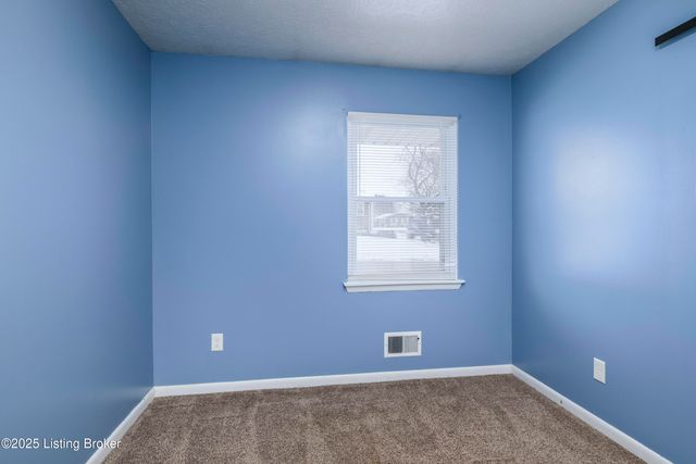 1225 Sportsman Dr, Jeffersonville, IN 47130