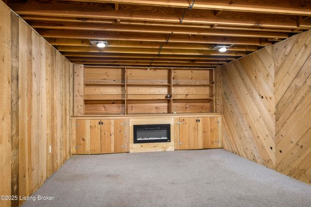 1225 Sportsman Dr, Jeffersonville, IN 47130