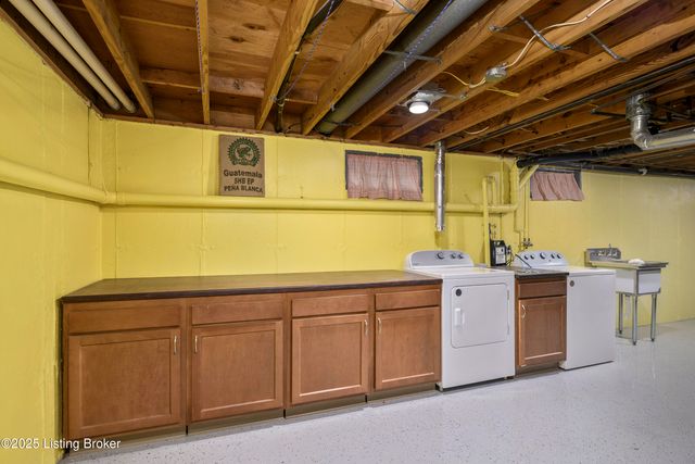 1225 Sportsman Dr, Jeffersonville, IN 47130