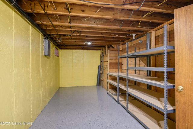 1225 Sportsman Dr, Jeffersonville, IN 47130