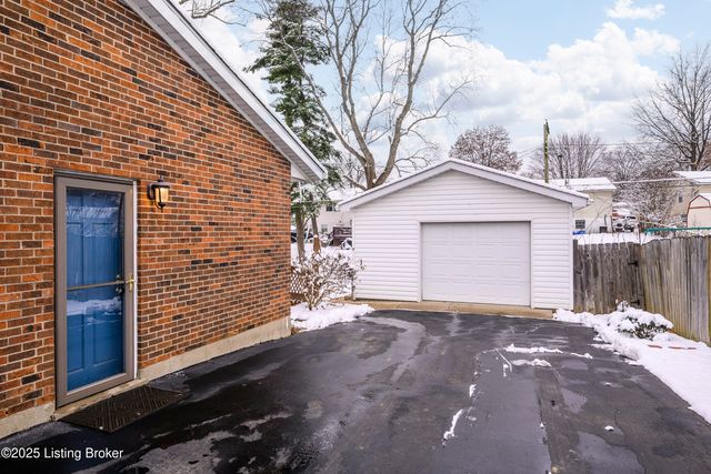 1225 Sportsman Dr, Jeffersonville, IN 47130