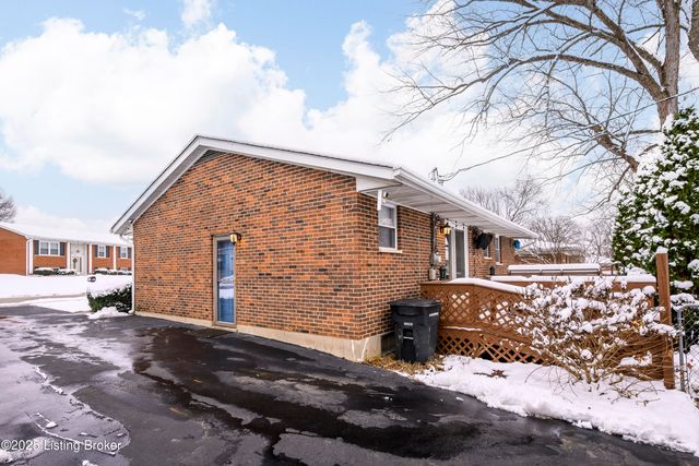 1225 Sportsman Dr, Jeffersonville, IN 47130