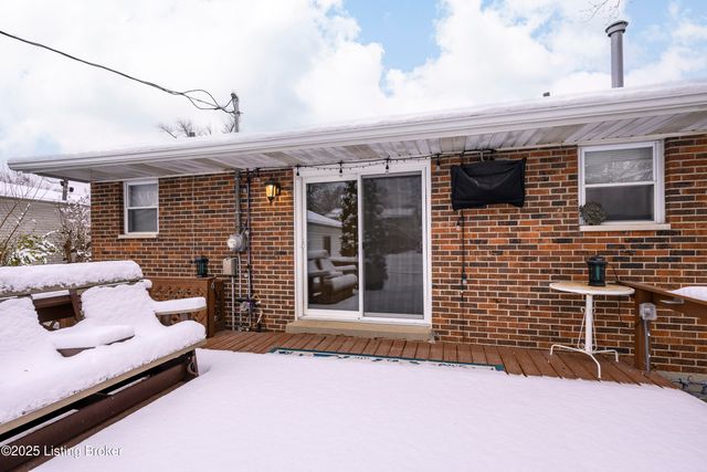 1225 Sportsman Dr, Jeffersonville, IN 47130