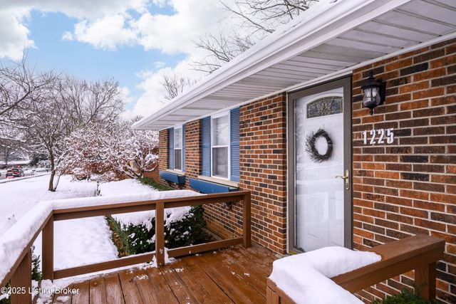 1225 Sportsman Dr, Jeffersonville, IN 47130