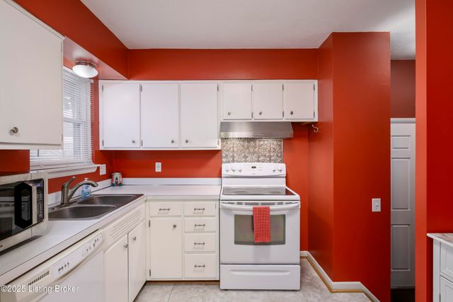 1225 Sportsman Dr, Jeffersonville, IN 47130