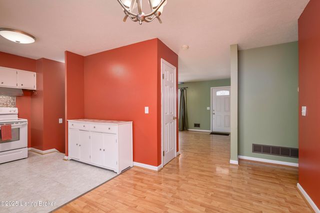 1225 Sportsman Dr, Jeffersonville, IN 47130