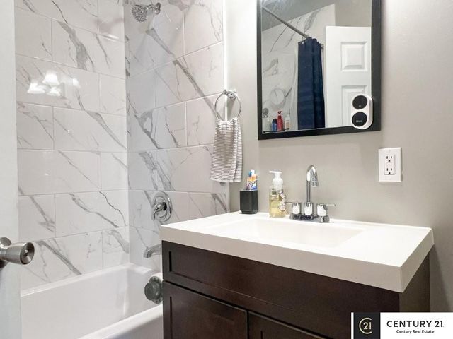 4319 S 27th Street, Omaha, NE 68107