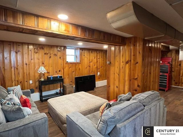 4319 S 27th Street, Omaha, NE 68107