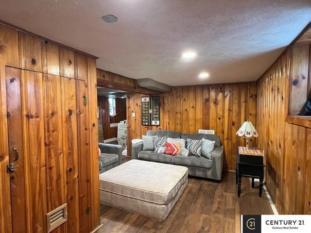 4319 S 27th Street, Omaha, NE 68107