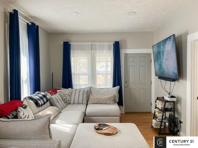 4319 S 27th Street, Omaha, NE 68107