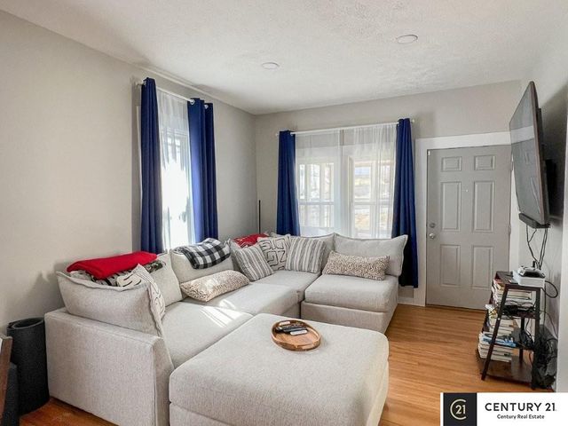 4319 S 27th Street, Omaha, NE 68107