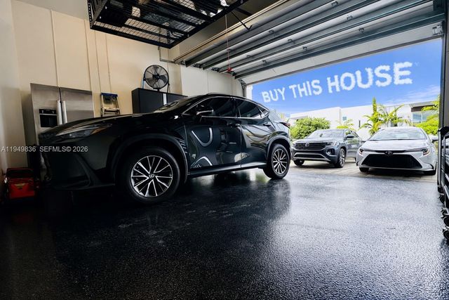 10054 NW 76th Ter, Doral, FL 33178