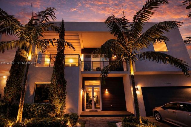 10054 NW 76th Ter, Doral, FL 33178