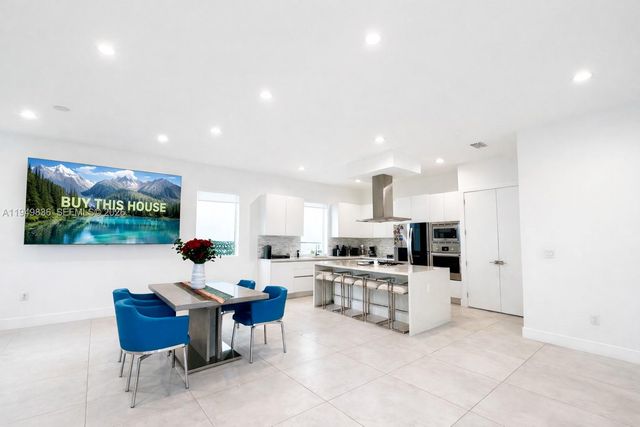 10054 NW 76th Ter, Doral, FL 33178