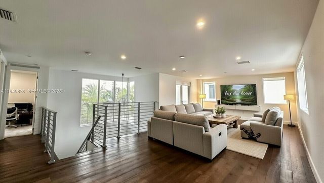 10054 NW 76th Ter, Doral, FL 33178