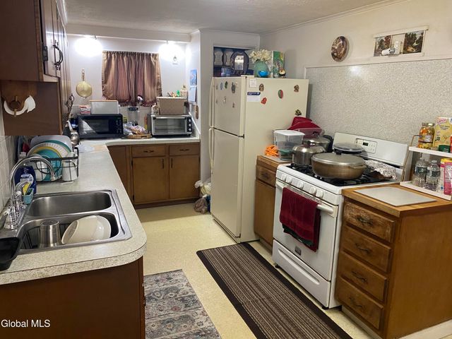 817 Holland Road, Schenectady, NY 12303