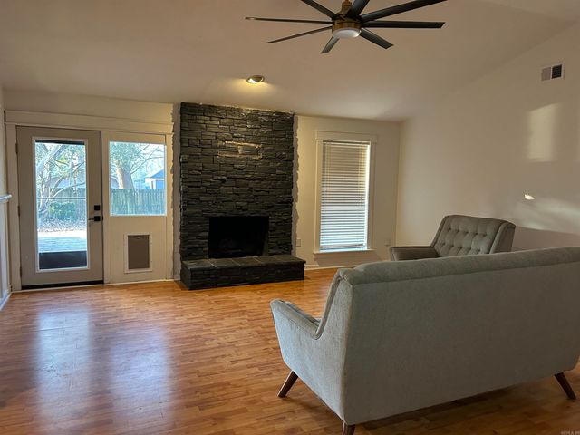 41 Tucker Creek, Conway, AR 72034