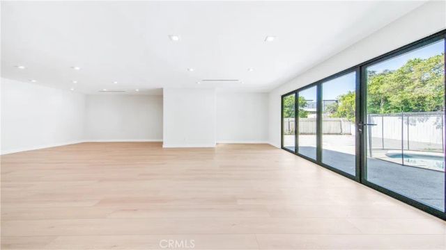 13633 Delano Street, Valley Glen, CA 91401