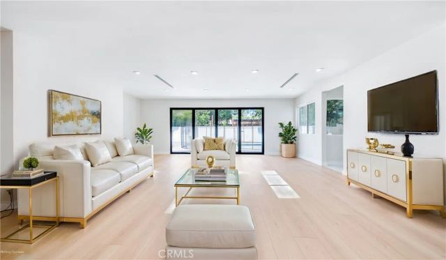 13633 Delano Street, Valley Glen, CA 91401