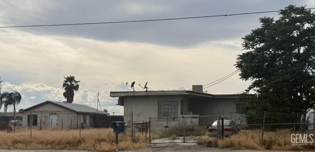 2419 Cottonwood Road, Bakersfield, CA 93307