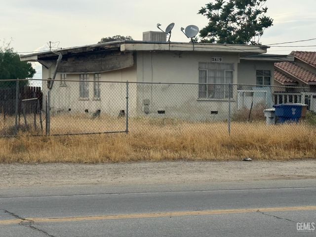 2419 Cottonwood Road, Bakersfield, CA 93307