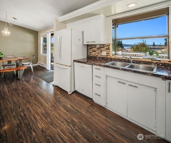 615 Pierce Lane NE, Tacoma, WA 98422