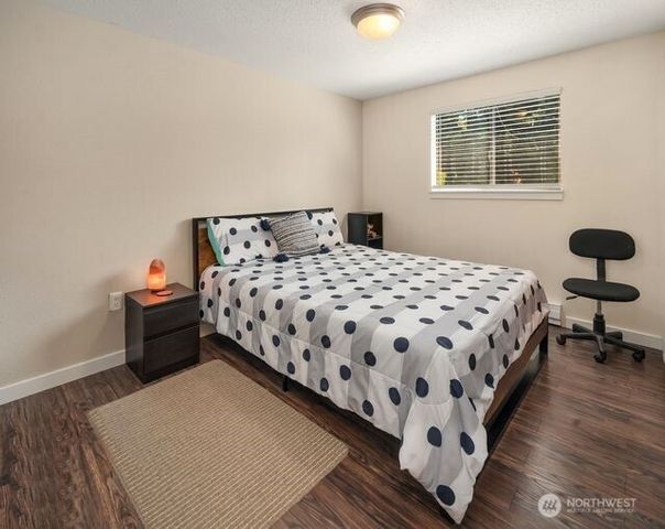 615 Pierce Lane NE, Tacoma, WA 98422