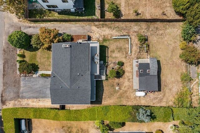 615 Pierce Lane NE, Tacoma, WA 98422